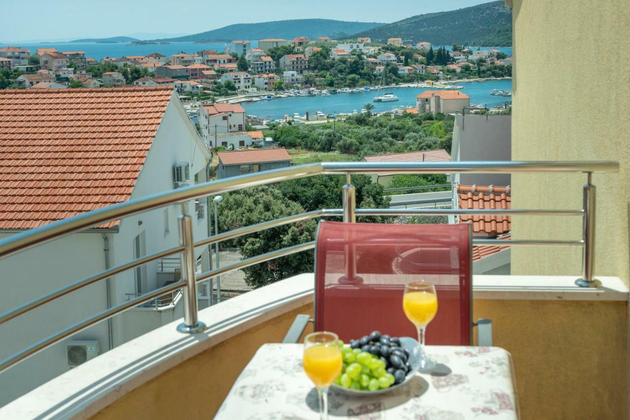 Apartments Villa Jelena Seget Vranjica Exterior photo