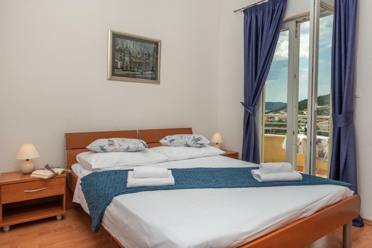 Apartments Villa Jelena Seget Vranjica Exterior photo